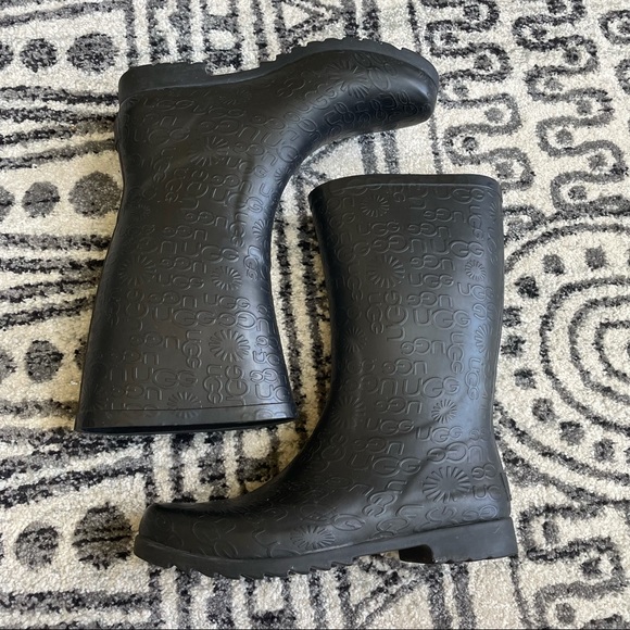 Ugg Rainboots! - Picture 2 of 11